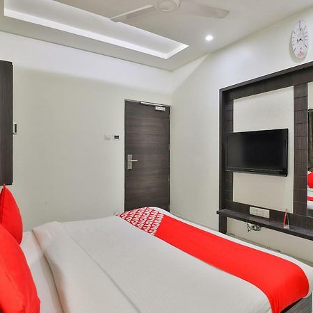 Oyo 2351 Hotel Golden Plaza Ahmedabad Exterior photo