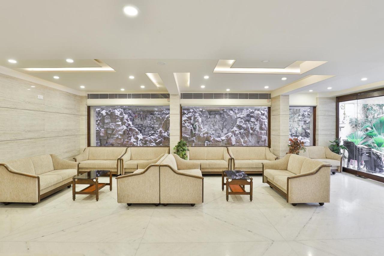Oyo 2351 Hotel Golden Plaza Ahmedabad Exterior photo