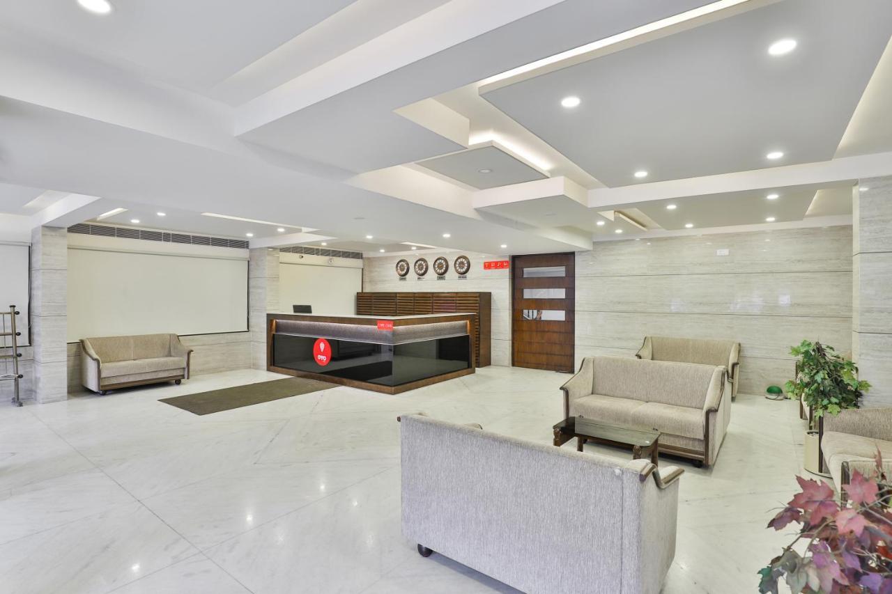 Oyo 2351 Hotel Golden Plaza Ahmedabad Exterior photo