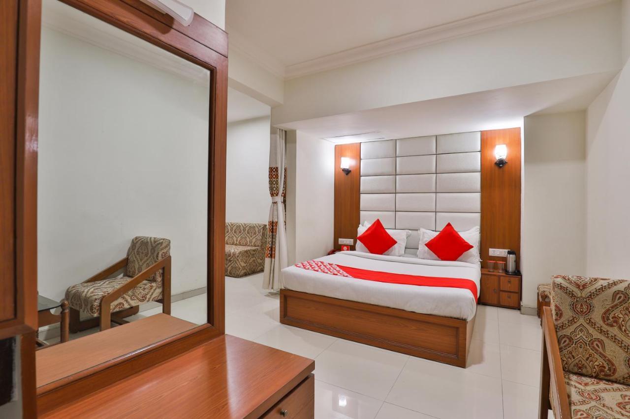 Oyo 2351 Hotel Golden Plaza Ahmedabad Exterior photo