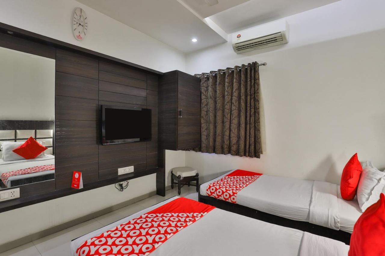 Oyo 2351 Hotel Golden Plaza Ahmedabad Exterior photo